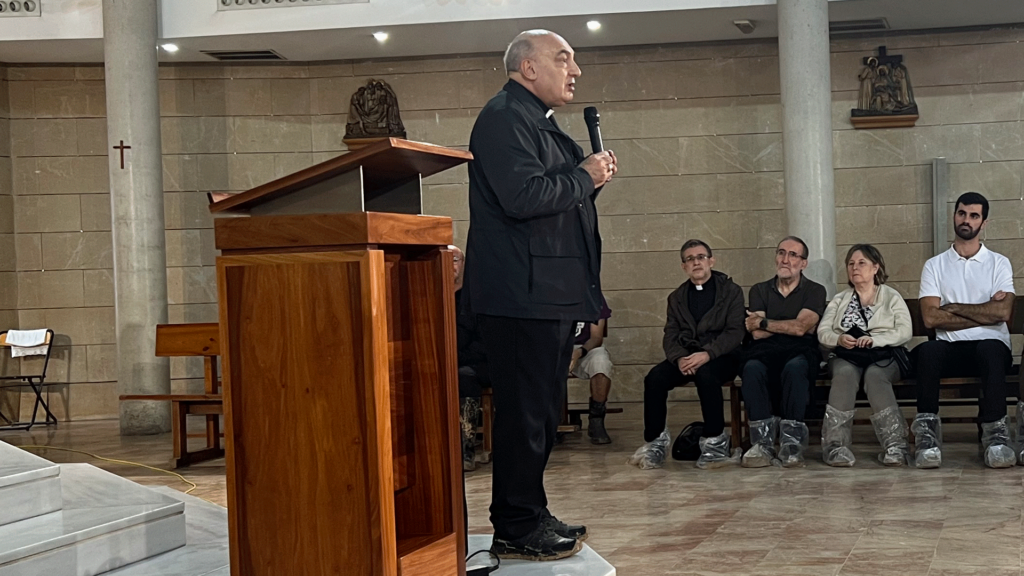 María Teresa y sus hijas mártires - Parroquia San Pio X Algemesí Valencia España - Visita del Sr. Arzobispo D. Enrique Benavent después de la DANA - D. Eugenio responsable del Camino Neocatecumenal en el levante español